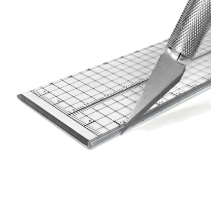 Schneide-Lineal mit Metallkante, 30 cm lang, 5 cm breit, transparent mit Messraster – Bild 3